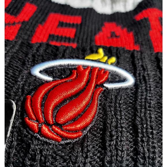 NWT Miami Heat Sports Knit Pom Beanie‎ Fleece Lining OSFA Unisex - Picture 2 of 5